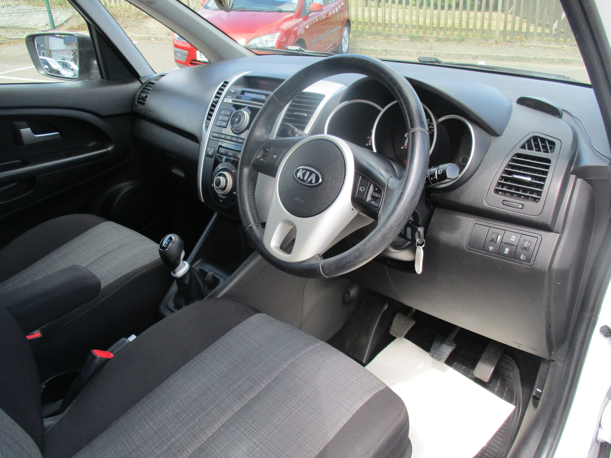 KIA VENGA 1.4 CRDI ECO DYNAMICS (6 SPD) 2011